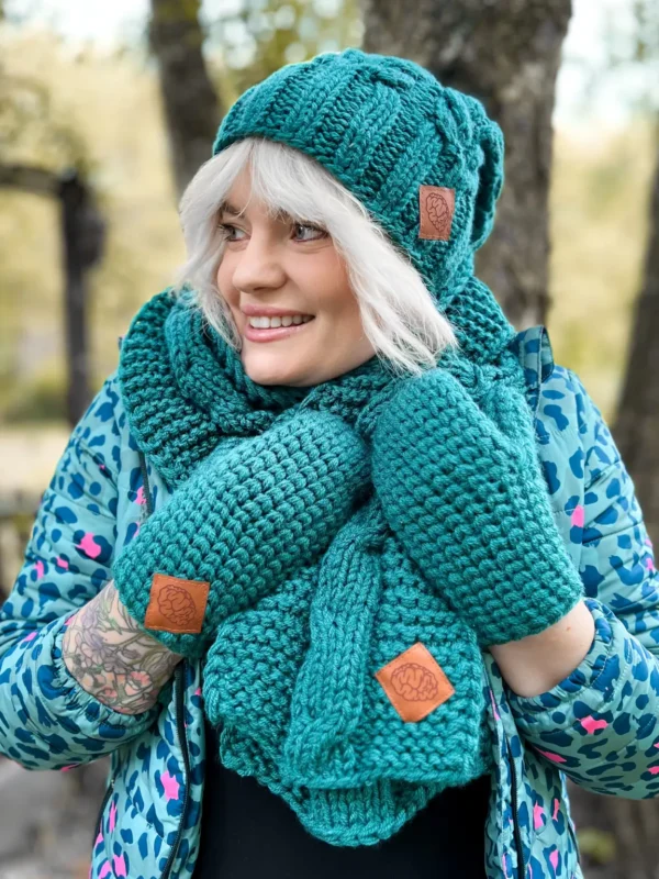 Czapka luźna z pomponem ENDORFINA ,,Leśny zielony"