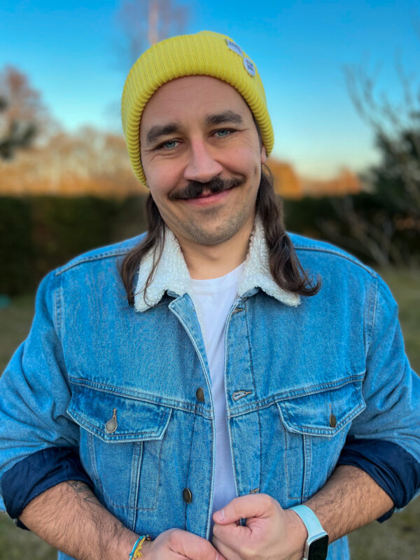 Czapka wywijana logo kolorowe "Żółty"