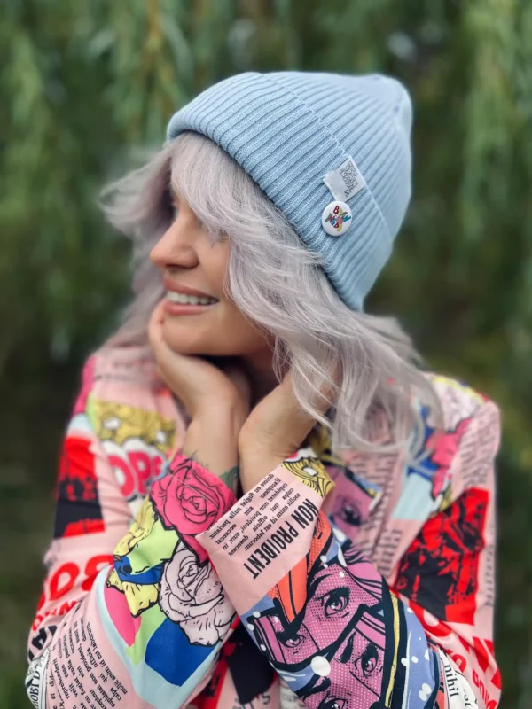 Czapka beanie z bawełny logo kolorowe "Jasny niebieski"