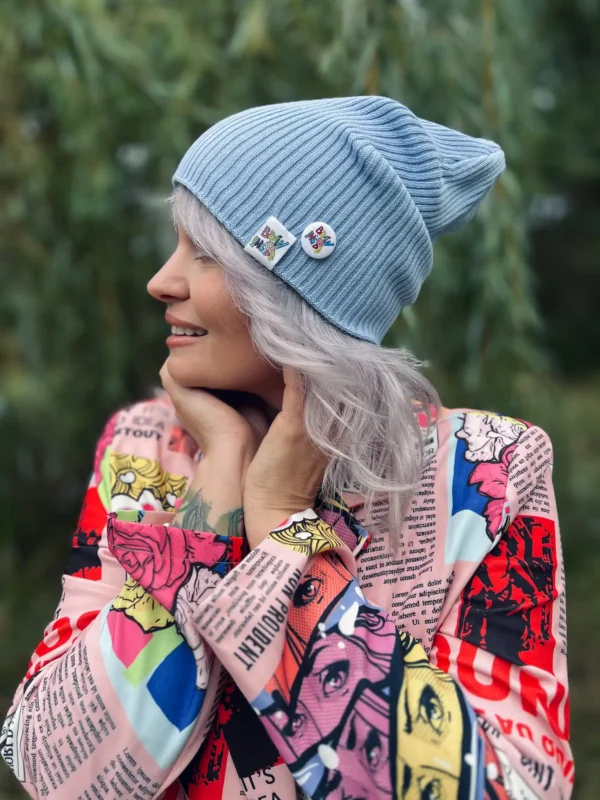 Luźna czapka z bawełny logo kolorowe "Jasny niebieski"