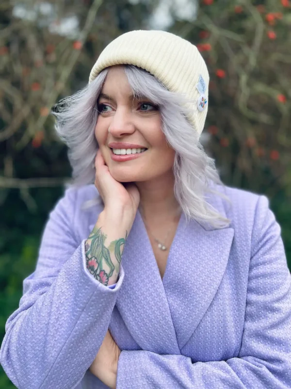 Czapka beanie z bawełny logo kolorowe "Ecru"