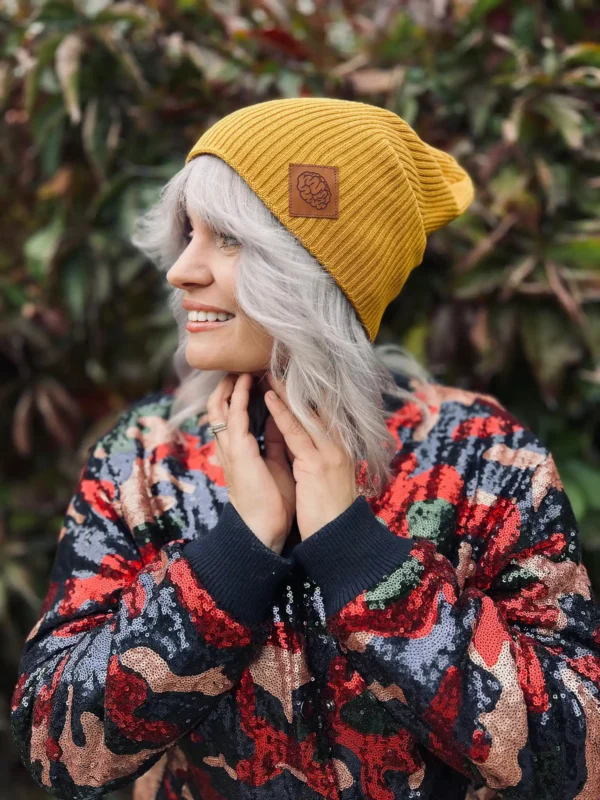 Bawełniana czapka beanie logo ekoskórka "Miodowa musztarda"