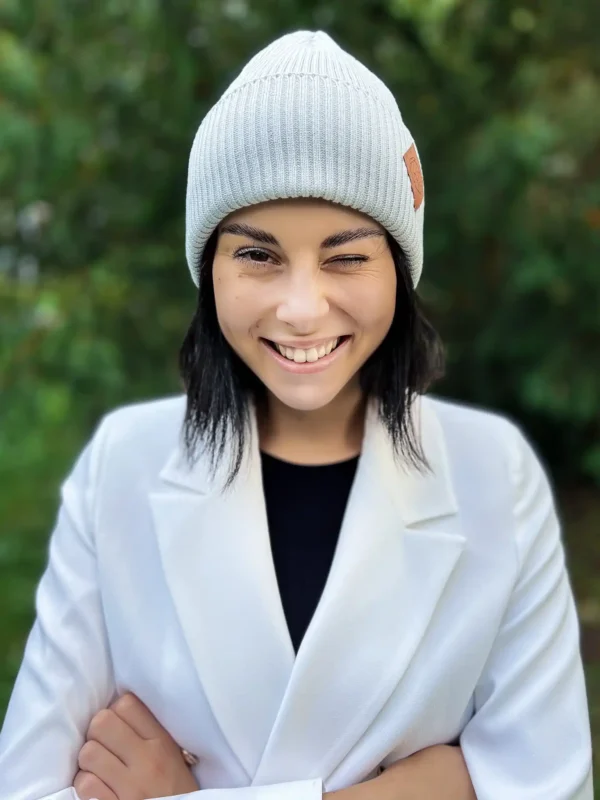 Bawełniana czapka beanie logo ekoskórka "Jasny szary"