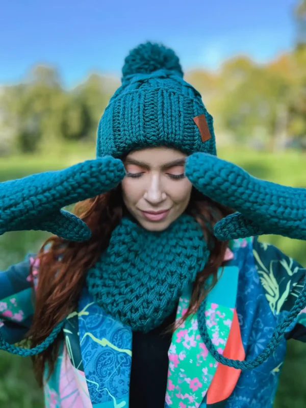 Rękawiczki handmade ze sznureczkiem ,,Leśny zielony"