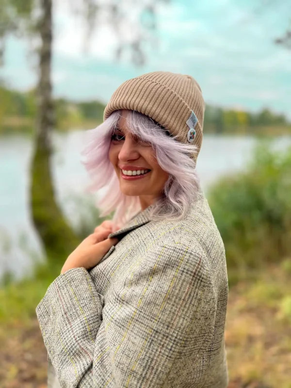 Czapka beanie z bawełny logo kolorowe "Beżowa"