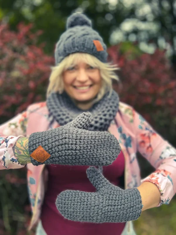 Rękawiczki handmade ze sznureczkiem ,,Ciemny szary"