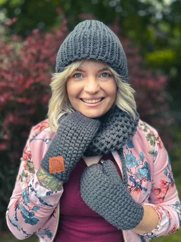 Rękawiczki handmade ze sznureczkiem ,,Ciemny szary"