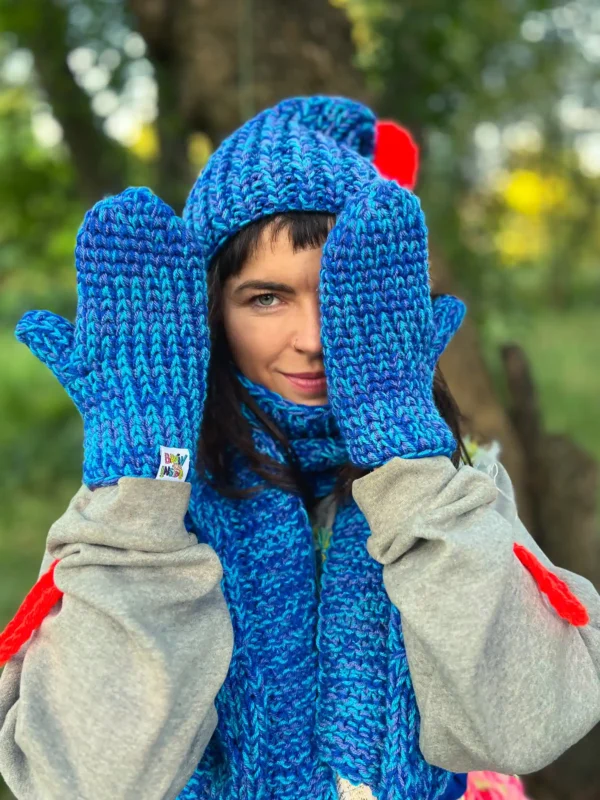 Rękawiczki handmade ze sznureczkiem ,,Niebieskości"