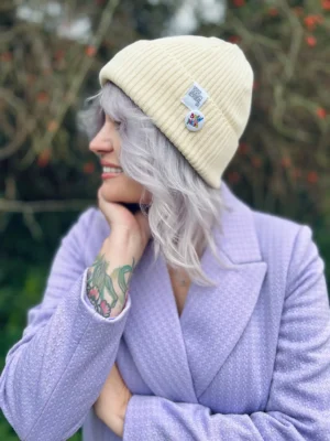 Czapka beanie z bawełny logo kolorowe "Ecru"