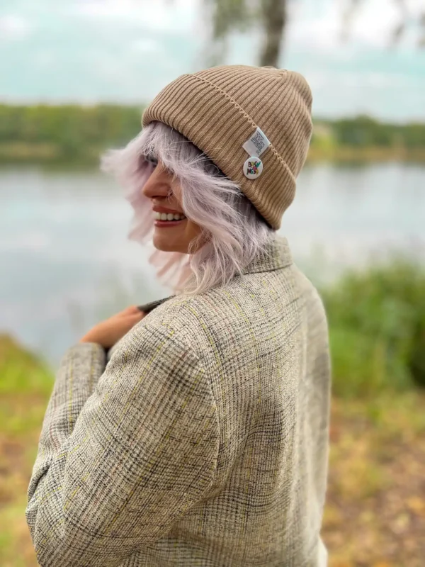 Czapka beanie z bawełny logo kolorowe "Beżowa"