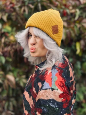 Bawełniana czapka beanie logo ekoskórka "Miodowa musztarda"