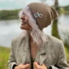 Luźna czapka z bawełny logo kolorowe "Beżowa"