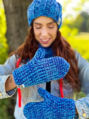 Rękawiczki handmade ze sznureczkiem ,,Niebieskości"