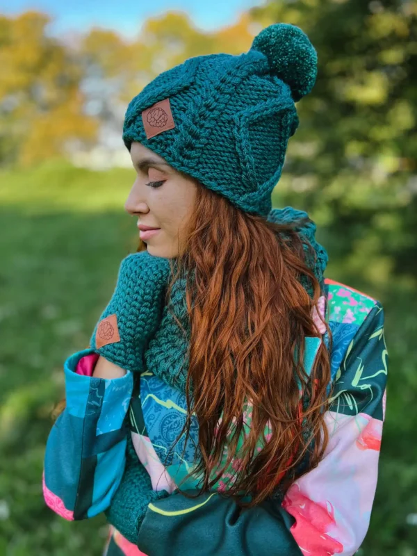 Rękawiczki handmade ze sznureczkiem ,,Leśny zielony"