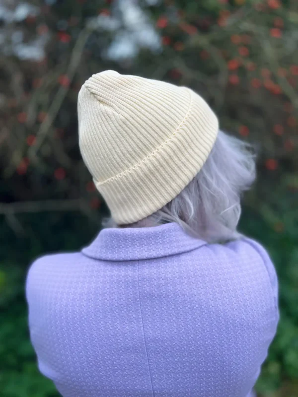 Czapka beanie z bawełny logo kolorowe "Ecru"