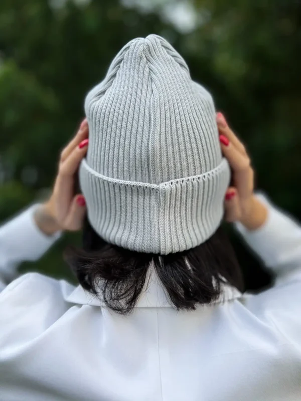 Bawełniana czapka beanie logo ekoskórka "Jasny szary"