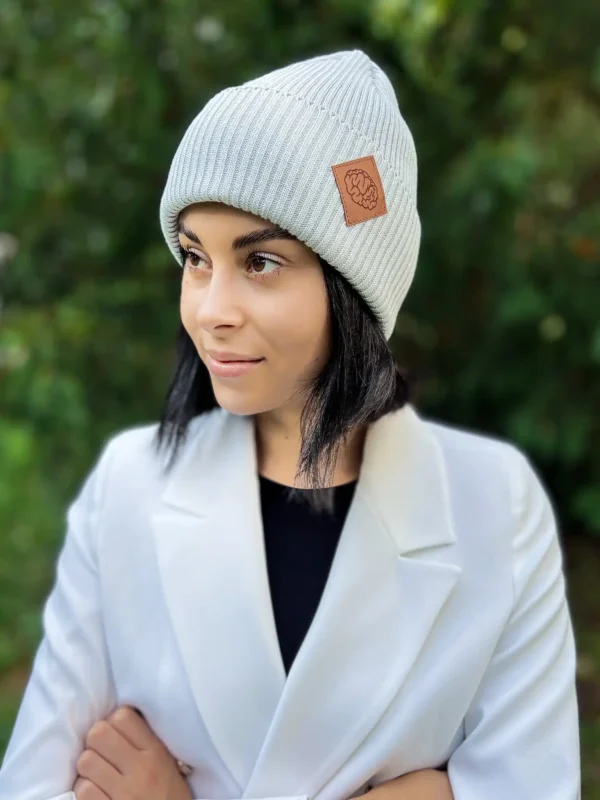 Bawełniana czapka beanie logo ekoskórka "Jasny szary"