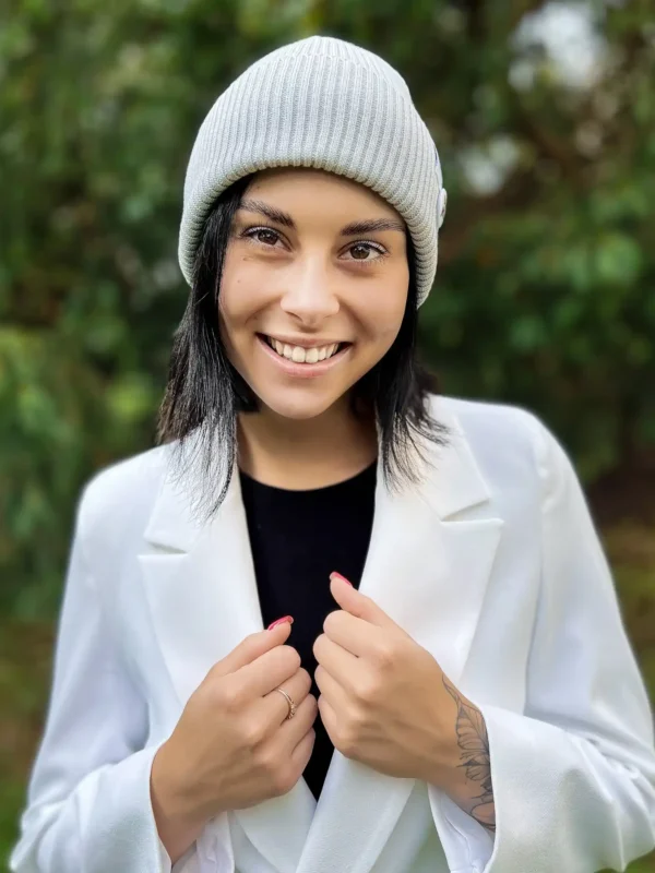 Czapka beanie z bawełny logo kolorowe "Jasny szary"