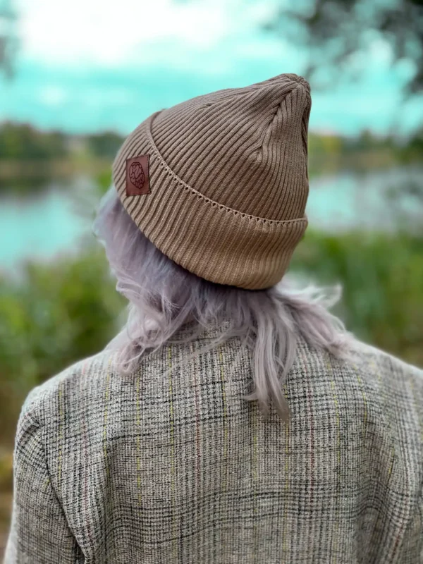 Bawełniana czapka beanie logo ekoskórka "Beżowa"