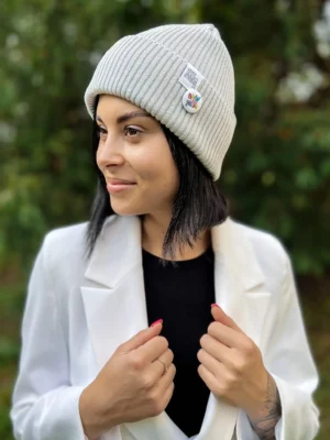 Czapka beanie z bawełny logo kolorowe "Jasny szary"