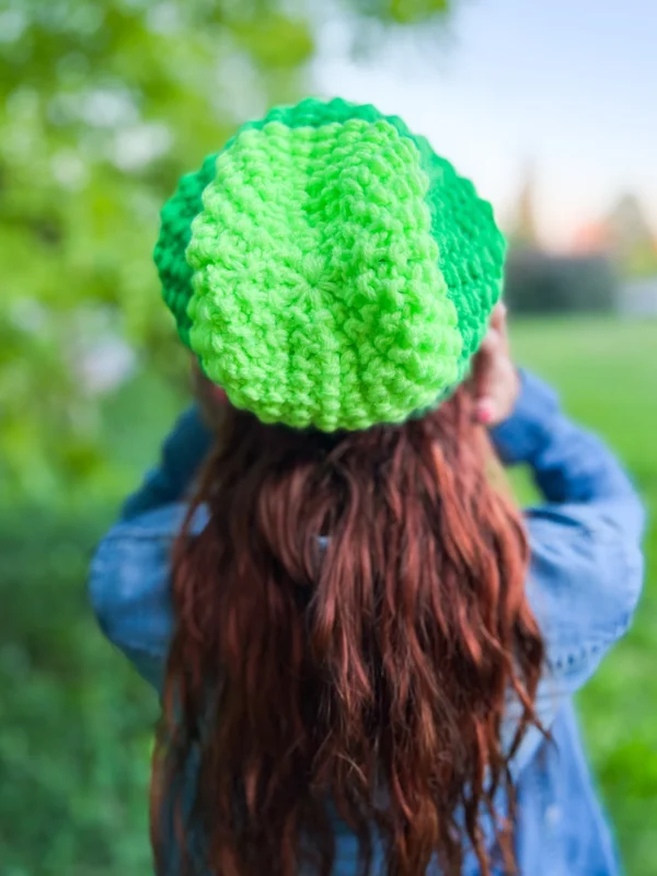 Czapka zimowa slouchy NEVERLAND "Zielone paski"