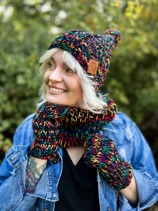 Rękawiczki handmade ze sznureczkiem ,,Czarne czerwienie"