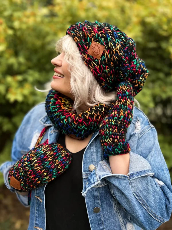 Rękawiczki handmade ze sznureczkiem ,,Czarne czerwienie"
