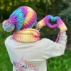 Luźna czapka z pomponem FOLLOW ME ,,Cieniowane pastele"
