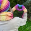Luźna czapka z pomponem FOLLOW ME ,,Cieniowane pastele"
