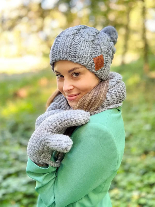 Czapka zimowa z pomponem SMILE ,,Szary"
