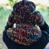 Czapka wiązana pod brodą DREAM "Czarne czerwienie"