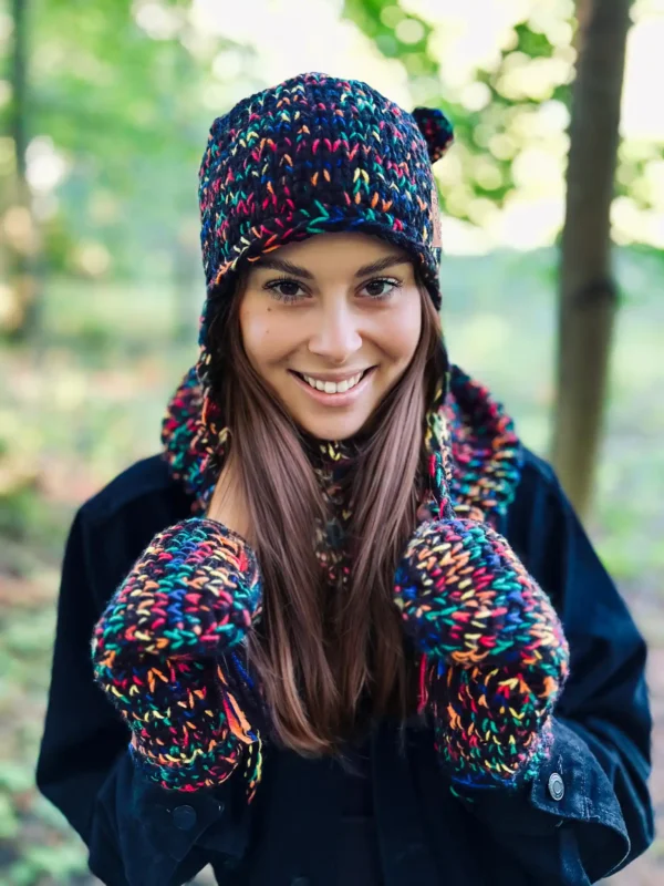 Rękawiczki handmade ze sznureczkiem ,,Czarne czerwienie"