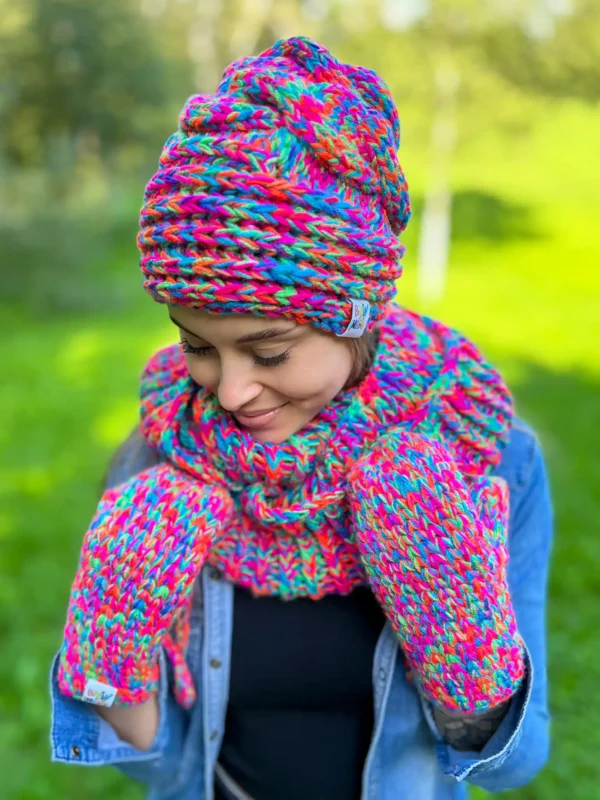 Rękawiczki handmade ze sznureczkiem ,,Kolorki"