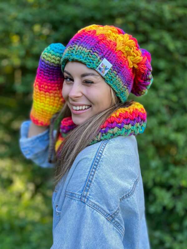 Czapka z włóczki SMILE "Cieniowana tęcza"
