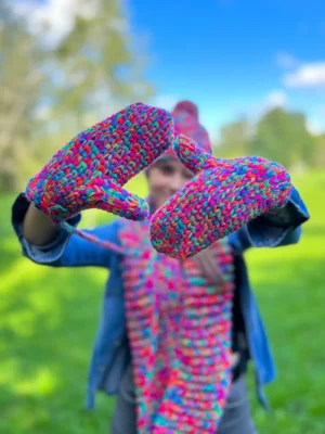 Rękawiczki handmade ze sznureczkiem ,,Kolorki"