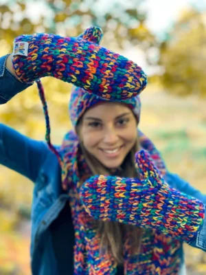Rękawiczki handmade ze sznureczkiem ,,Pokojowe granaty"