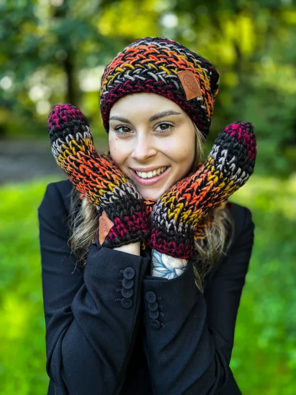 Rękawiczki handmade ze sznureczkiem ,,Ciemna jesień"