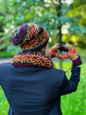 Rękawiczki handmade ze sznureczkiem ,,Ciemna jesień"
