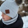 ZESTAW: bawełniana czapka dla dziecka z dwoma pomponami i komin "Jasny szary"