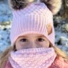 ZESTAW: bawełniana czapka dla dziecka z dwoma pomponami i komin "Jasny różowy"