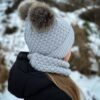 ZESTAW: bawełniana czapka dla dziecka z dwoma pomponami i komin "Jasny szary"