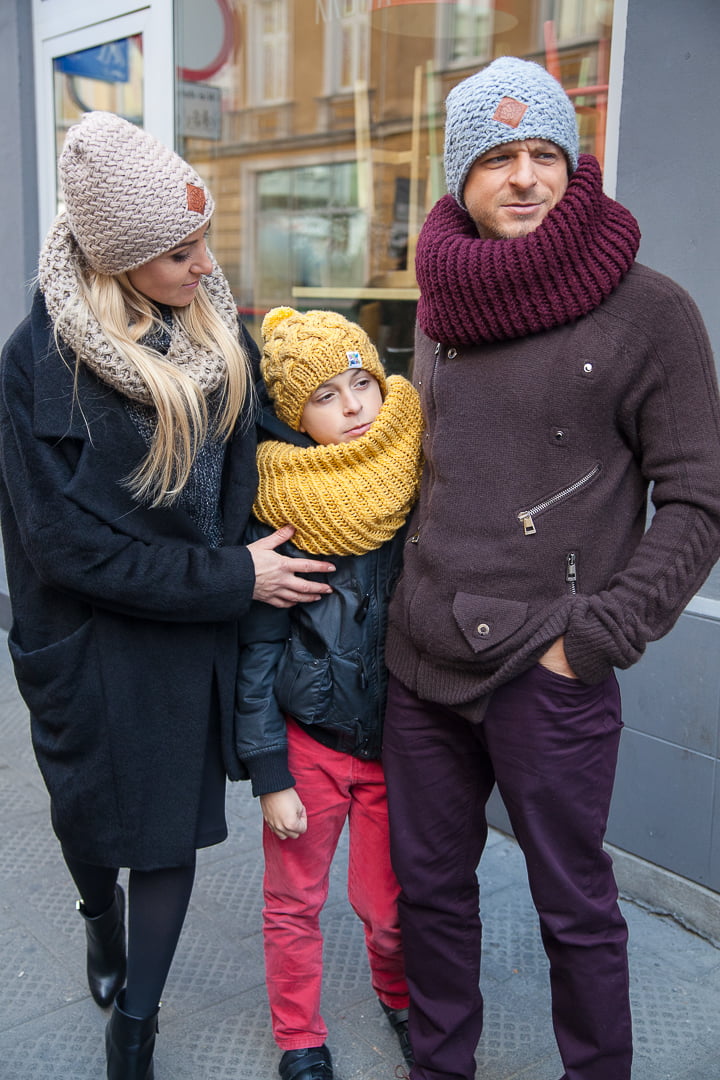 Moda Rodzinna: Trend, który zdobywa serca. 4 czapki dla całej rodziny moda rodzinna