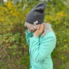 Luźna czapka z bawełny logo kolorowe "Ciemny szary"