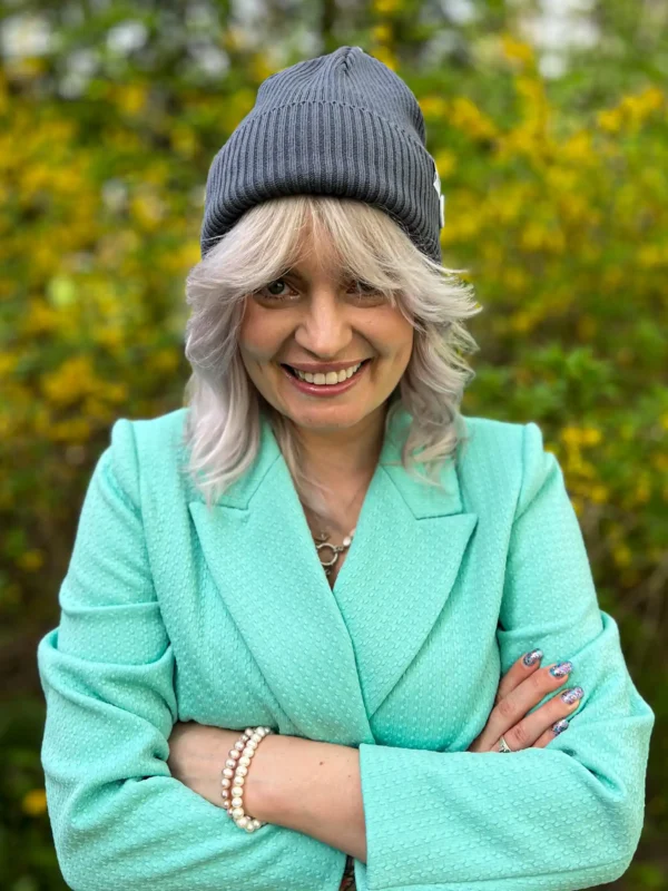 Czapka beanie z bawełny logo kolorowe "Ciemny szary"