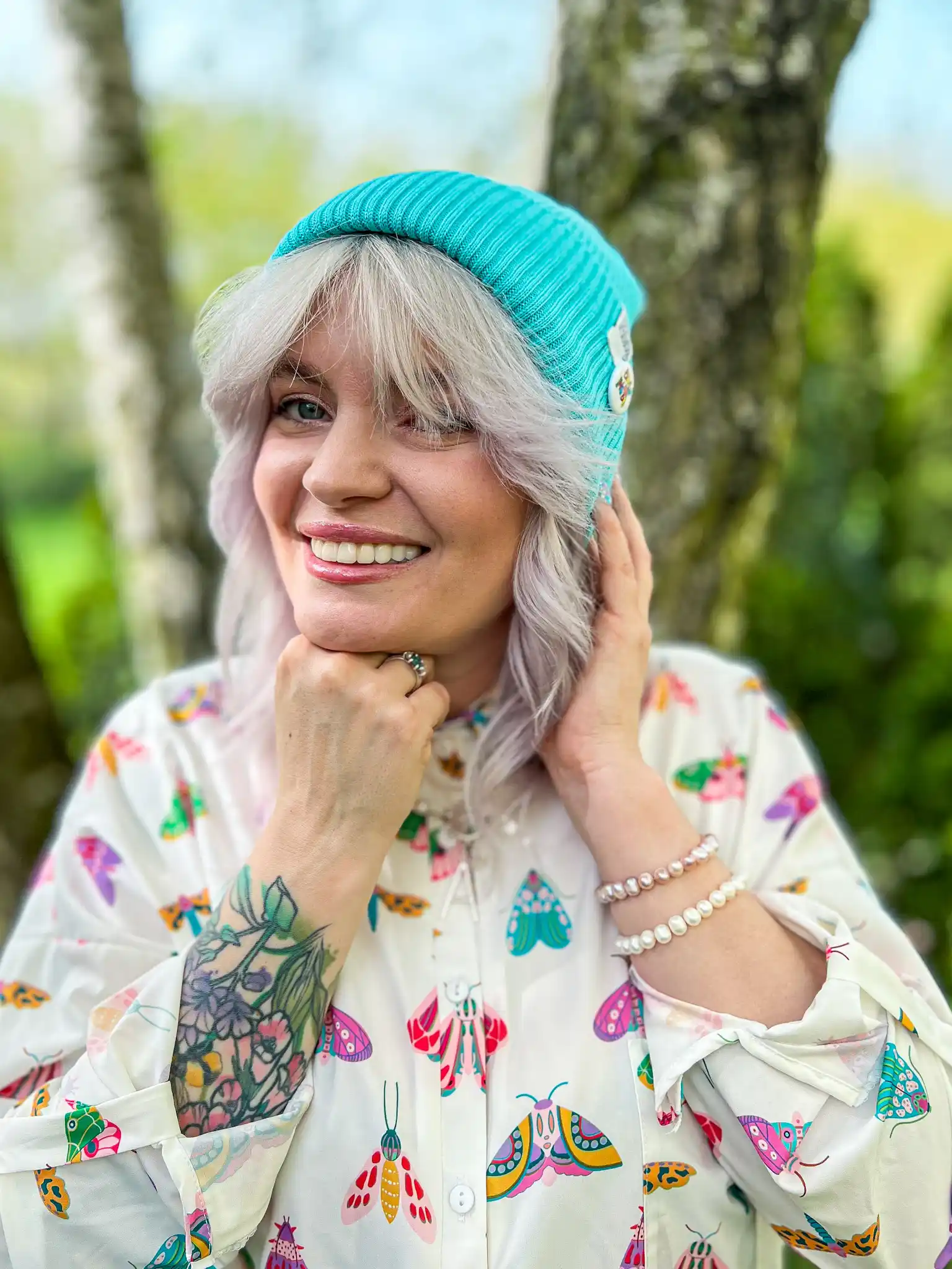 Czapka beanie z bawełny logo kolorowe "Turkus" 77 Codzienny look w nowoczesnym, turkusowym stylu – polska czapka przejściówka