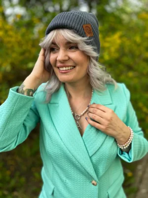 Bawełniana czapka beanie logo ekoskórka "Ciemny szary"