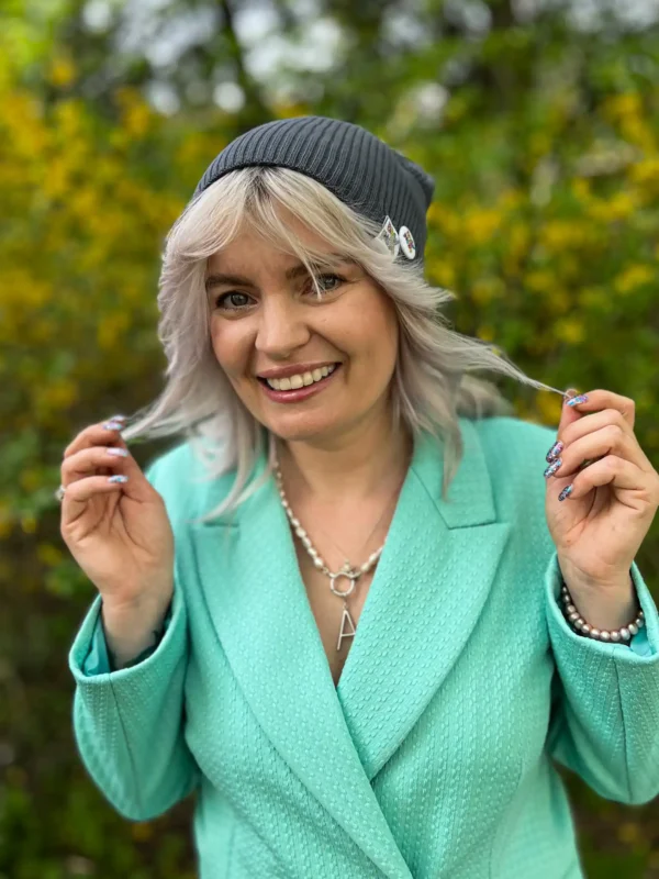 Luźna czapka z bawełny logo kolorowe "Ciemny szary"