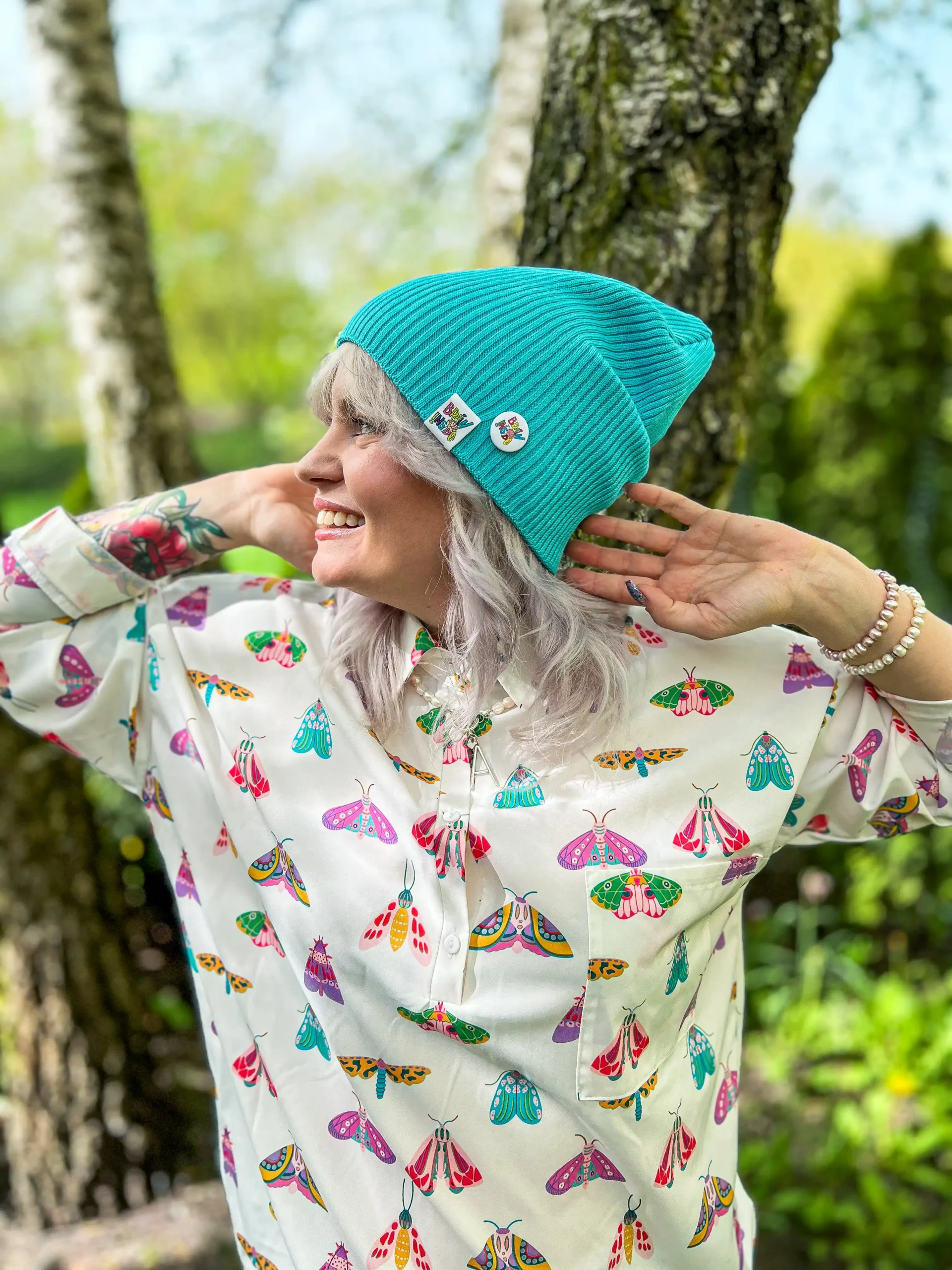 Luźna czapka z bawełny logo kolorowe "Turkus" 163 Moda i wygoda w turkusowym kolorze – czapka jesienna polskiej produkcji