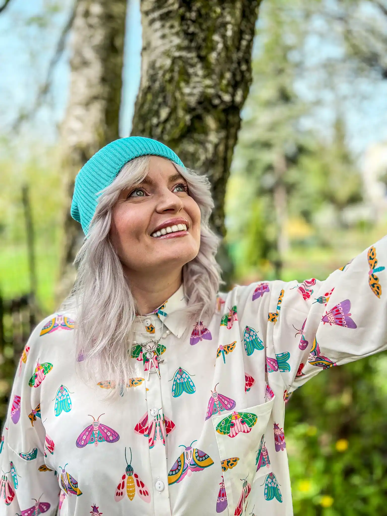 Luźna czapka z bawełny logo kolorowe "Turkus" 164 Stylowy komfort na każdą porę roku – turkusowa bawełniana czapka polskiej produkcji.