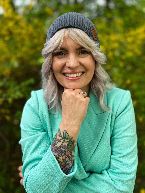 Bawełniana czapka beanie logo ekoskórka "Ciemny szary"